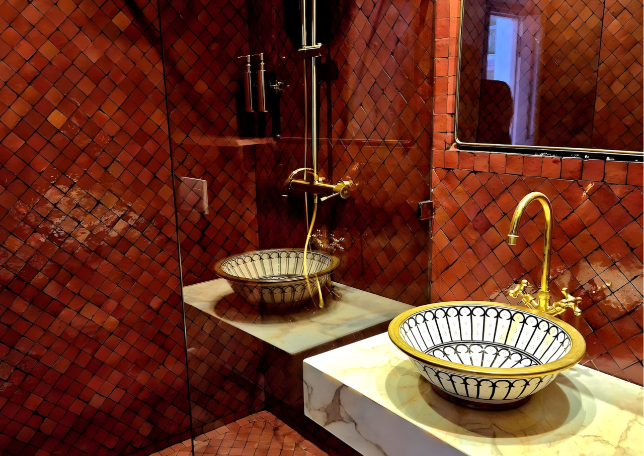 Riad de Prestige Entièrement Rénové avec Piscine à Vendre