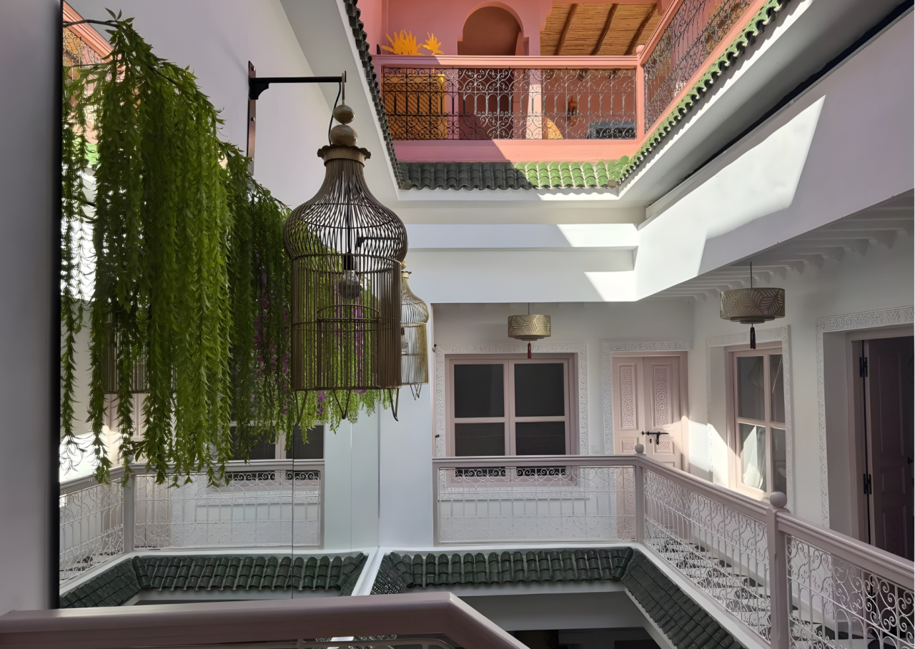 Riad de Prestige Entièrement Rénové avec Piscine à Vendre