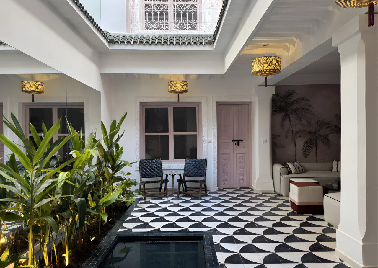 Riad de Prestige Entièrement Rénové avec Piscine à Vendre