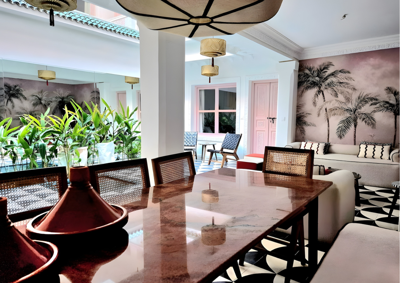 Riad de Prestige Entièrement Rénové avec Piscine à Vendre