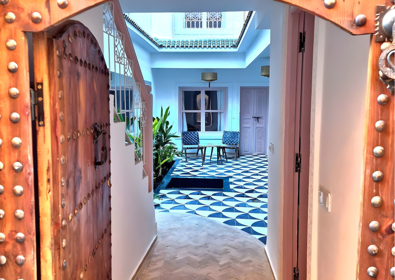 Riad de Prestige Entièrement Rénové avec Piscine à Vendre