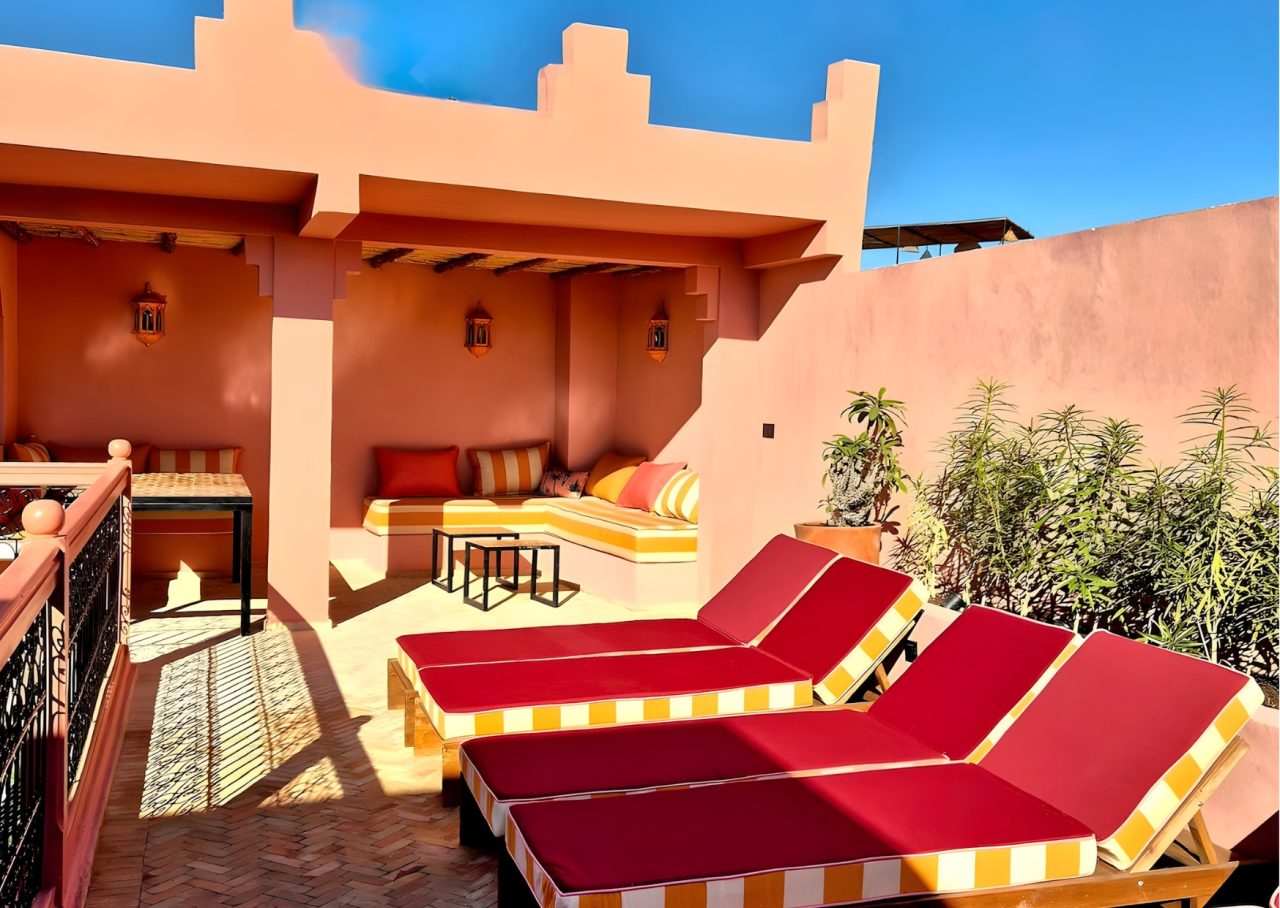 Riad de Prestige Entièrement Rénové avec Piscine à Vendre