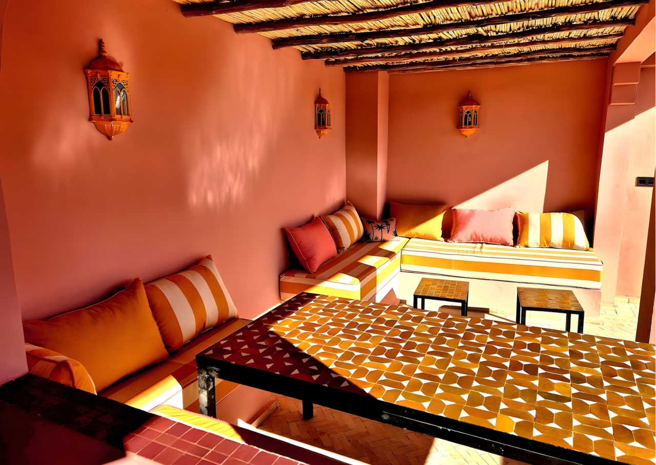 Riad de Prestige Entièrement Rénové avec Piscine à Vendre