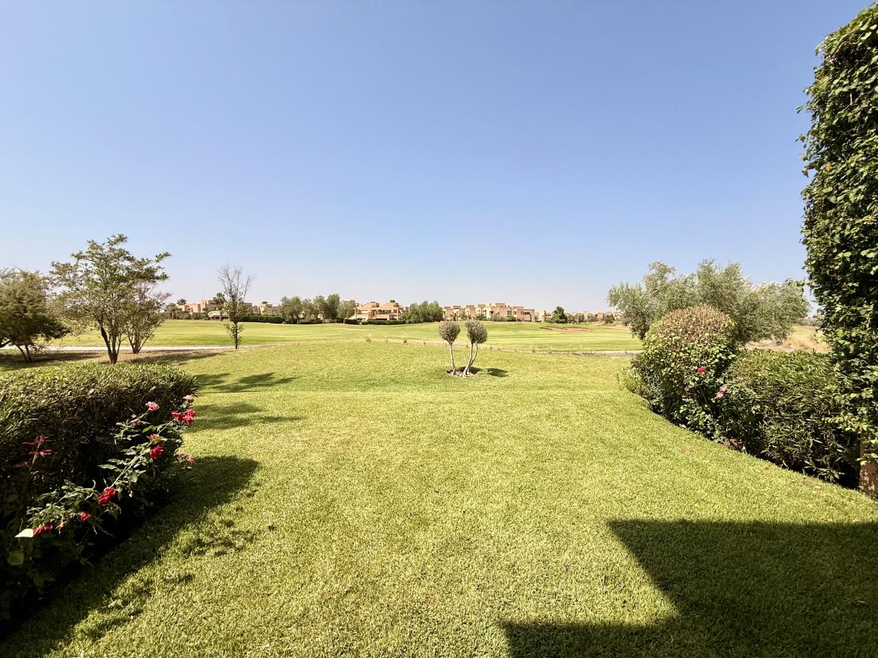 Appartement Rez De Jardin Front De Golf – Prestigia Ambre