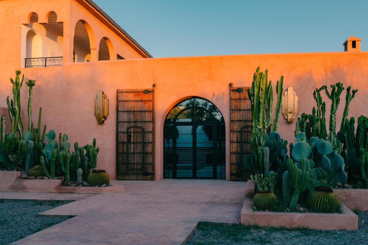 Villa Yemna – Villa de Luxe à Marrakech avec Piscine Chauffée, Terrain de Padel Privé et Vue sur les Montagnes de l’Atlas