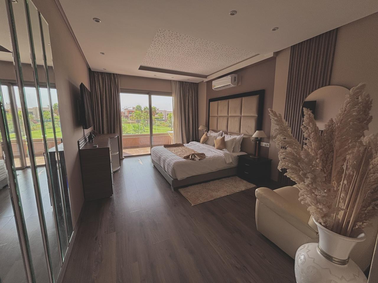 SUBLIME VILLA 5 CHAMBRES AVEC DÉPENDANCE SUR ARGAN GOLF