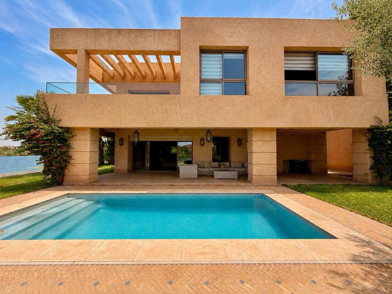 Villa 4 Façades front de Lac Prestigia Musc