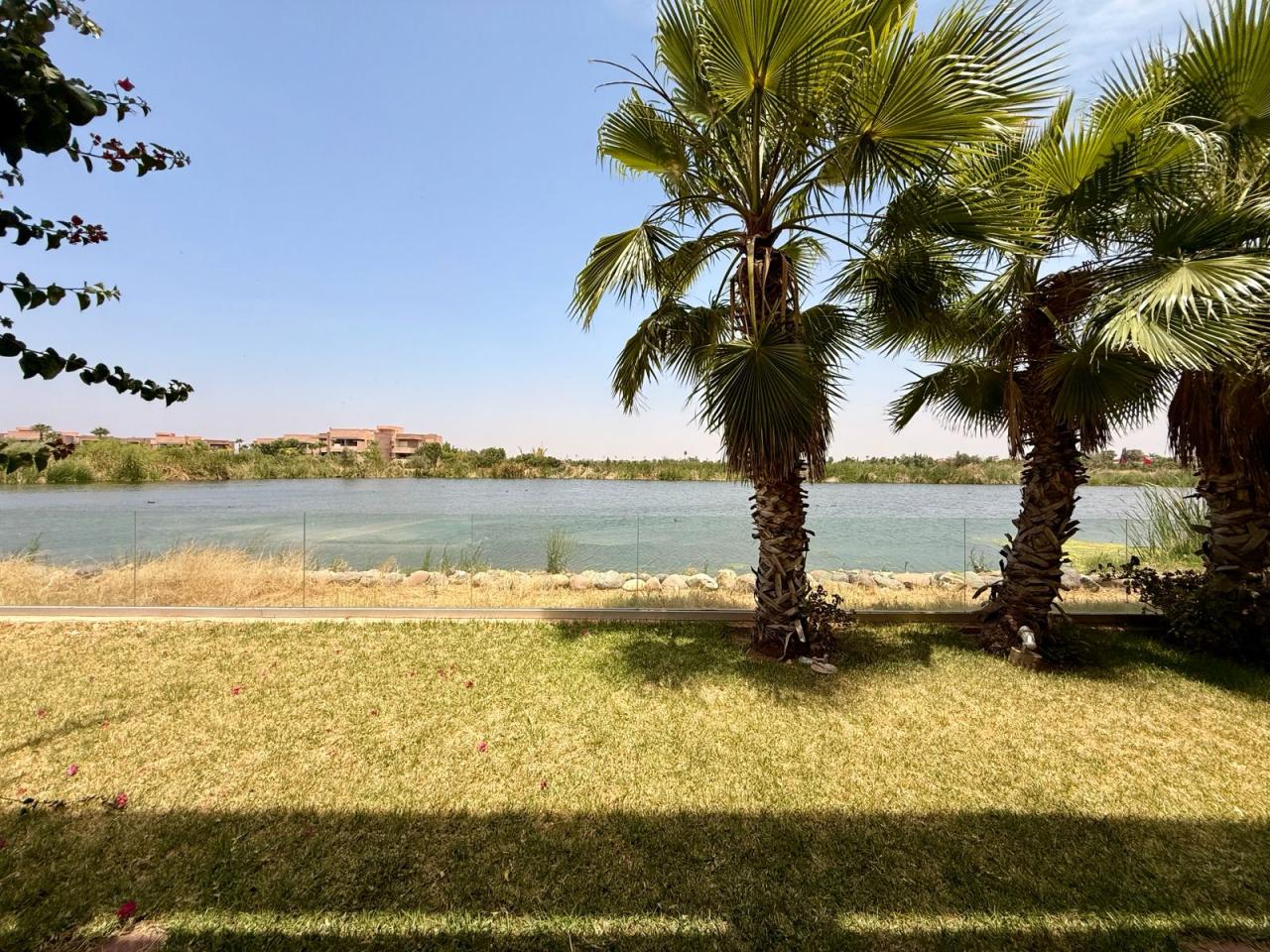 Villa 4 Façades front de Lac Prestigia Musc