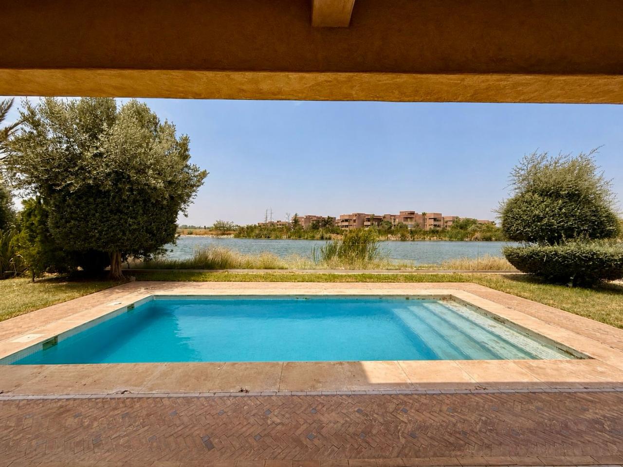 Villa 4 Façades front de Lac Prestigia Musc