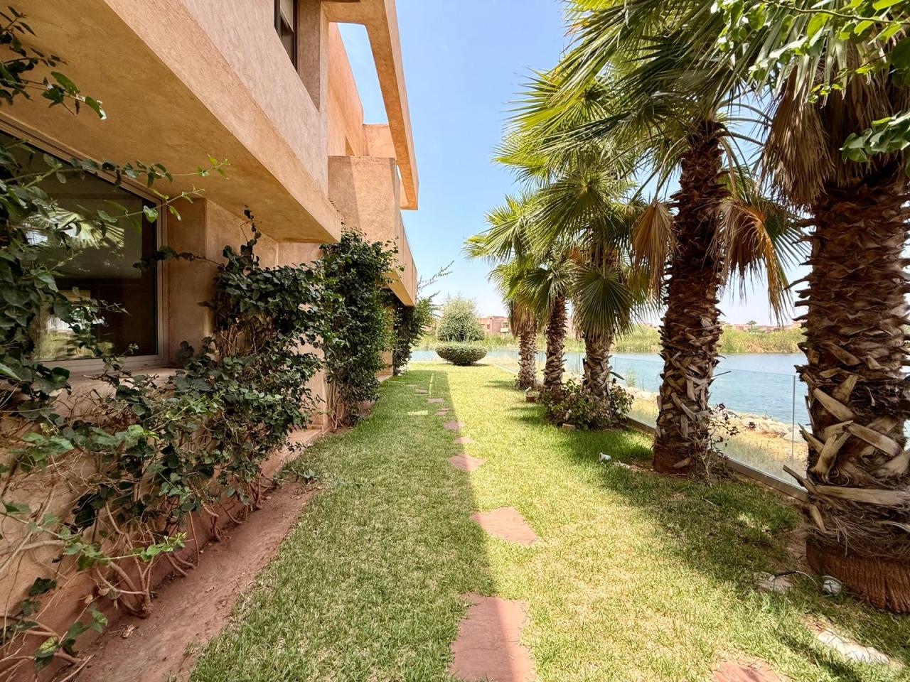 Villa 4 Façades front de Lac Prestigia Musc