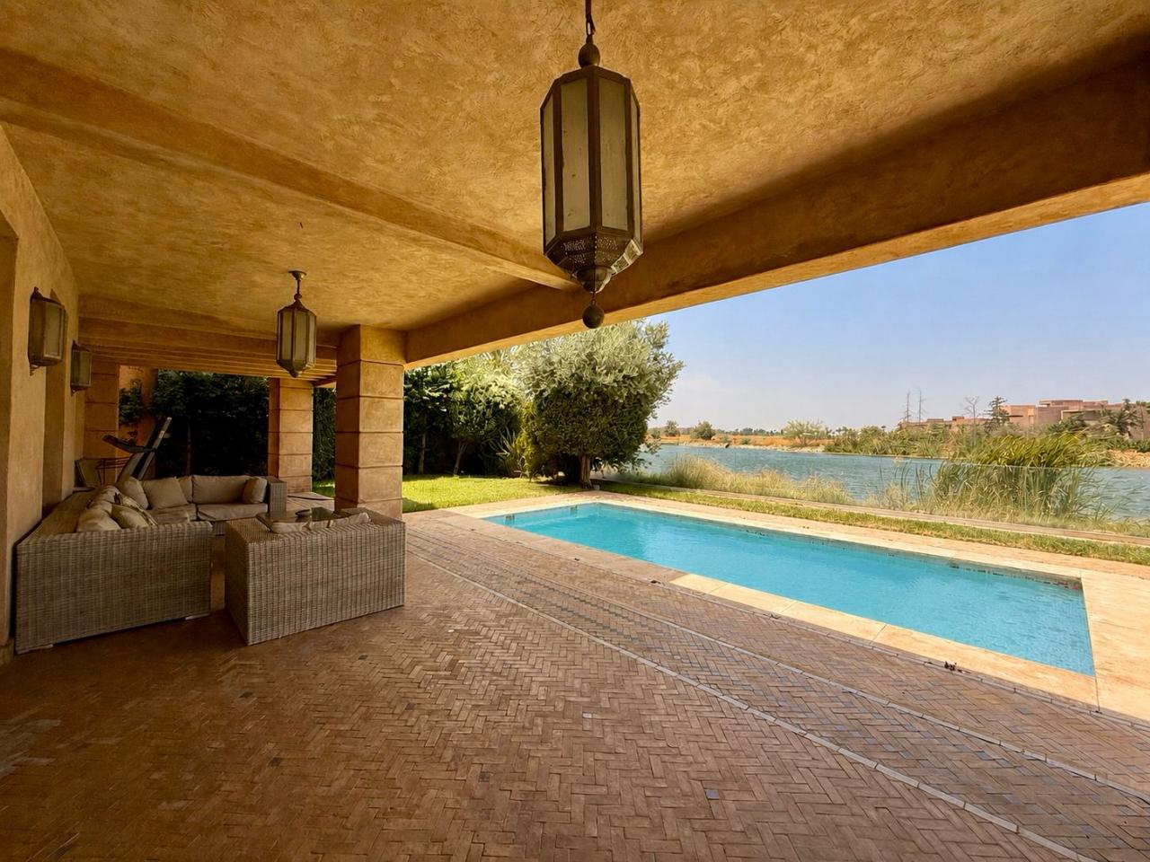 Villa 4 Façades front de Lac Prestigia Musc