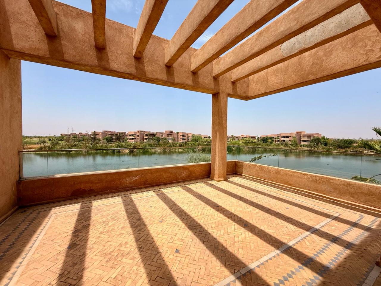 Villa 4 Façades front de Lac Prestigia Musc