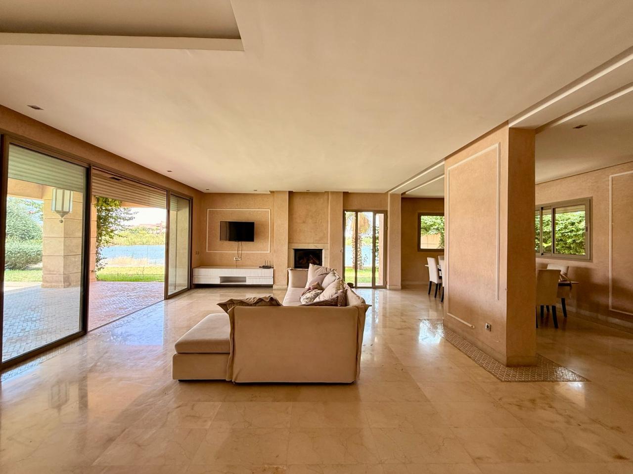 Villa 4 Façades front de Lac Prestigia Musc
