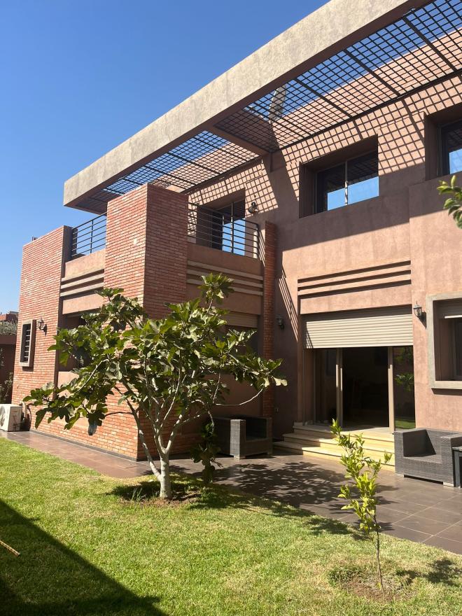 Villa 3 chambres à Vendre à Akenza