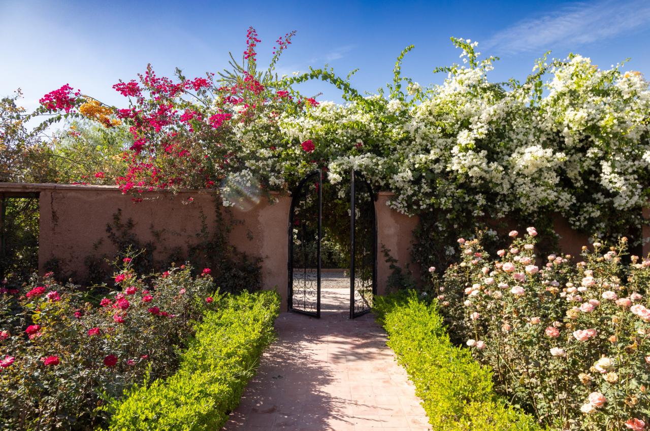 Villa Yemna – Villa de Luxe à Marrakech avec Piscine Chauffée, Terrain de Padel Privé et Vue sur les Montagnes de l’Atlas