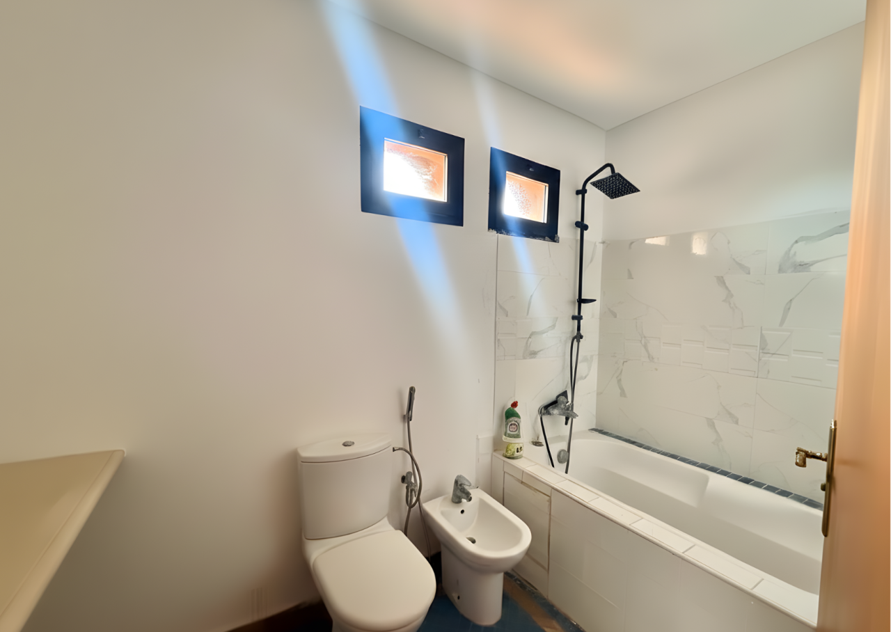 Villa Familiale avec Cheminée – Quartier Calme et Sécurisé