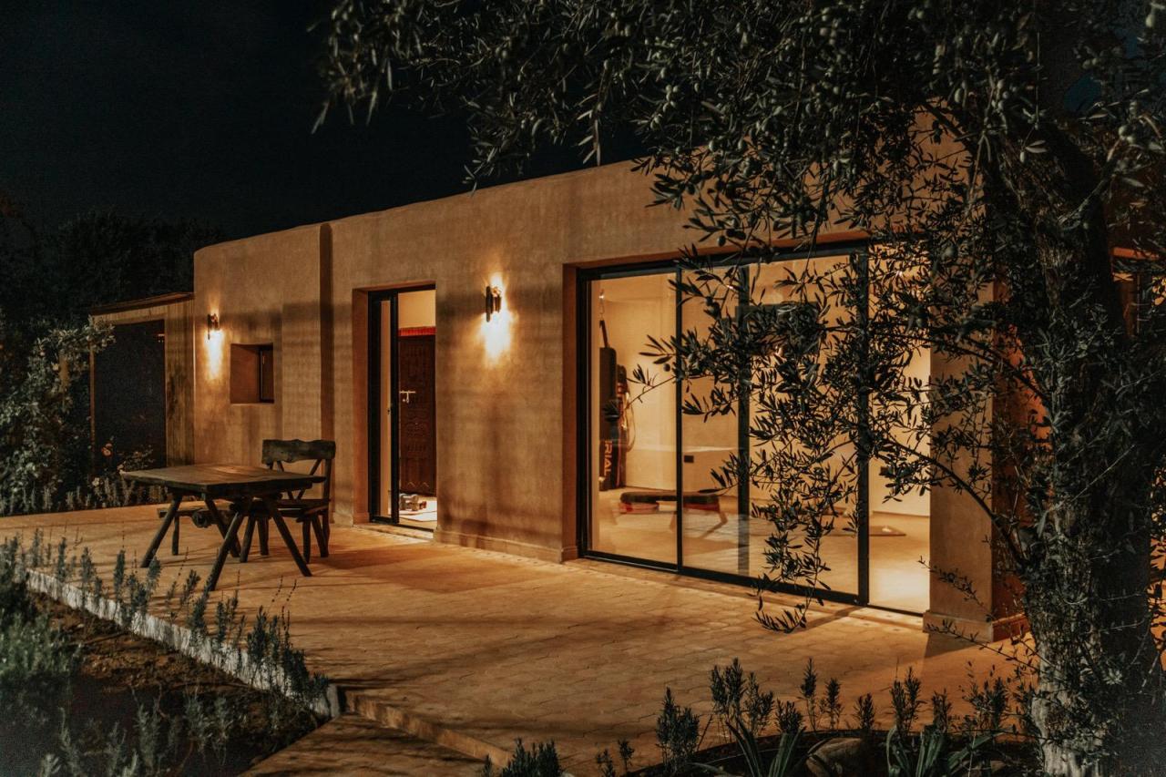 Villa Yemna – Villa de Luxe à Marrakech avec Piscine Chauffée, Terrain de Padel Privé et Vue sur les Montagnes de l’Atlas