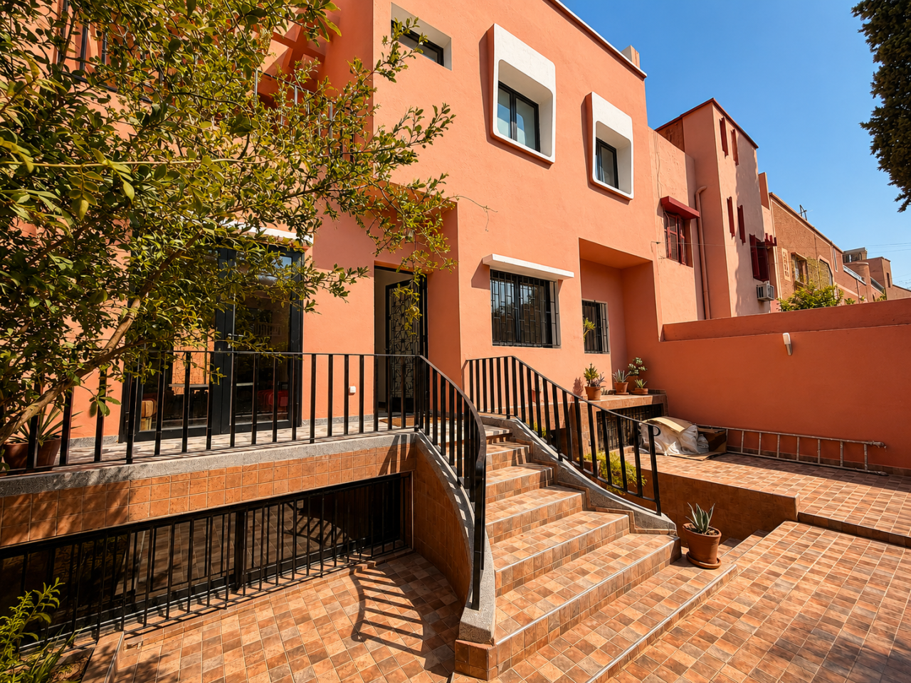 Grande Villa Familiale de 5 Chambres à Louer – Majorelle