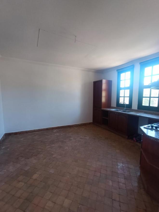 Villa Spacieuse à Louer avec Piscine Privée – Route de Casa