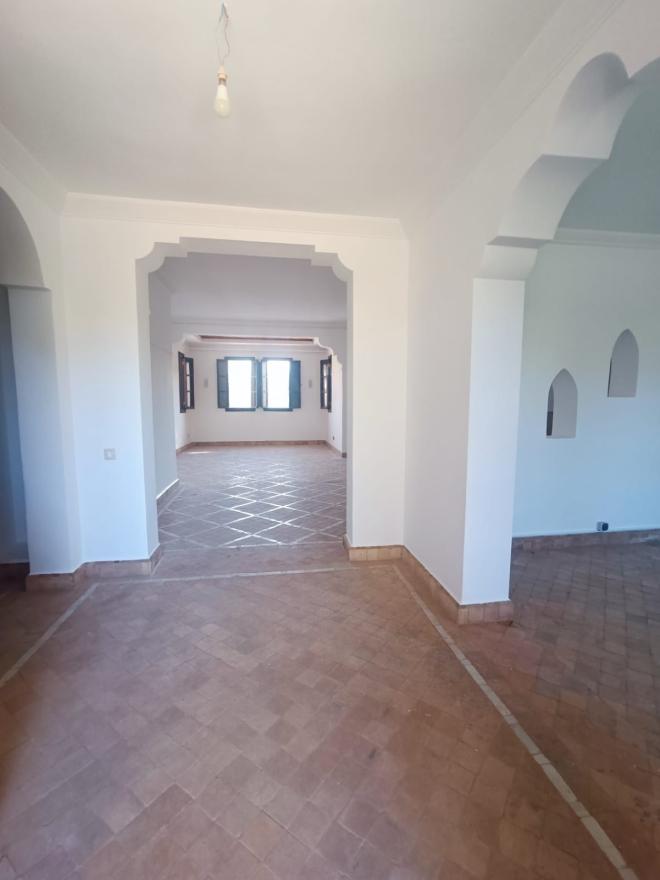 Villa Spacieuse à Louer avec Piscine Privée – Route de Casa