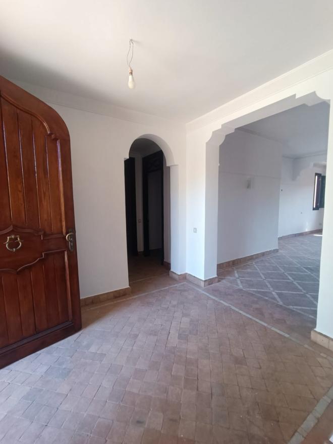 Villa Spacieuse à Louer avec Piscine Privée – Route de Casa