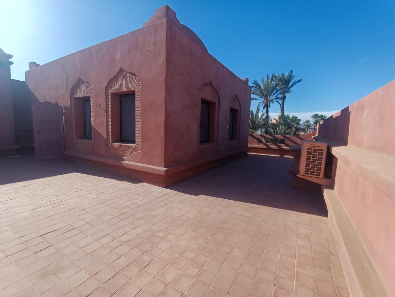 Villa Spacieuse à Louer avec Piscine Privée – Route de Casa