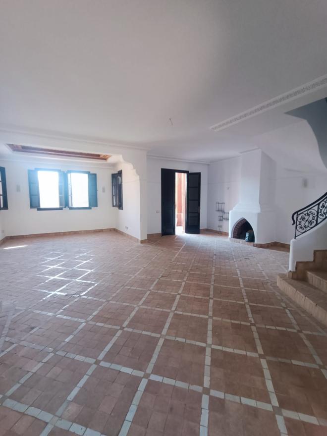 Villa Spacieuse à Louer avec Piscine Privée – Route de Casa