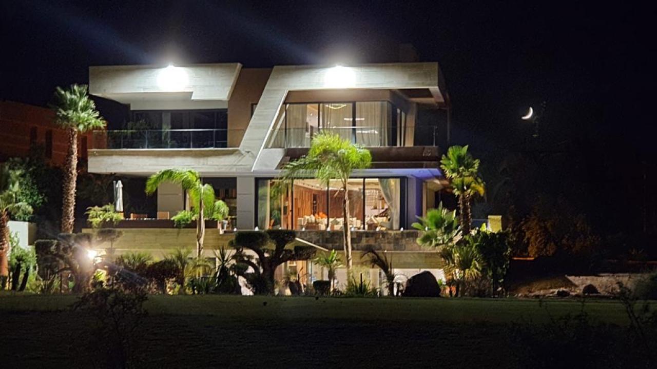 Villa d’architecte front line golf à vendre à Argan Golf – Vue lac et Atlas