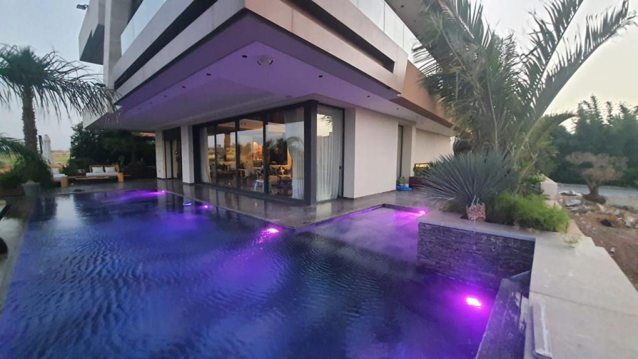 Villa d’architecte front line golf à vendre à Argan Golf – Vue lac et Atlas