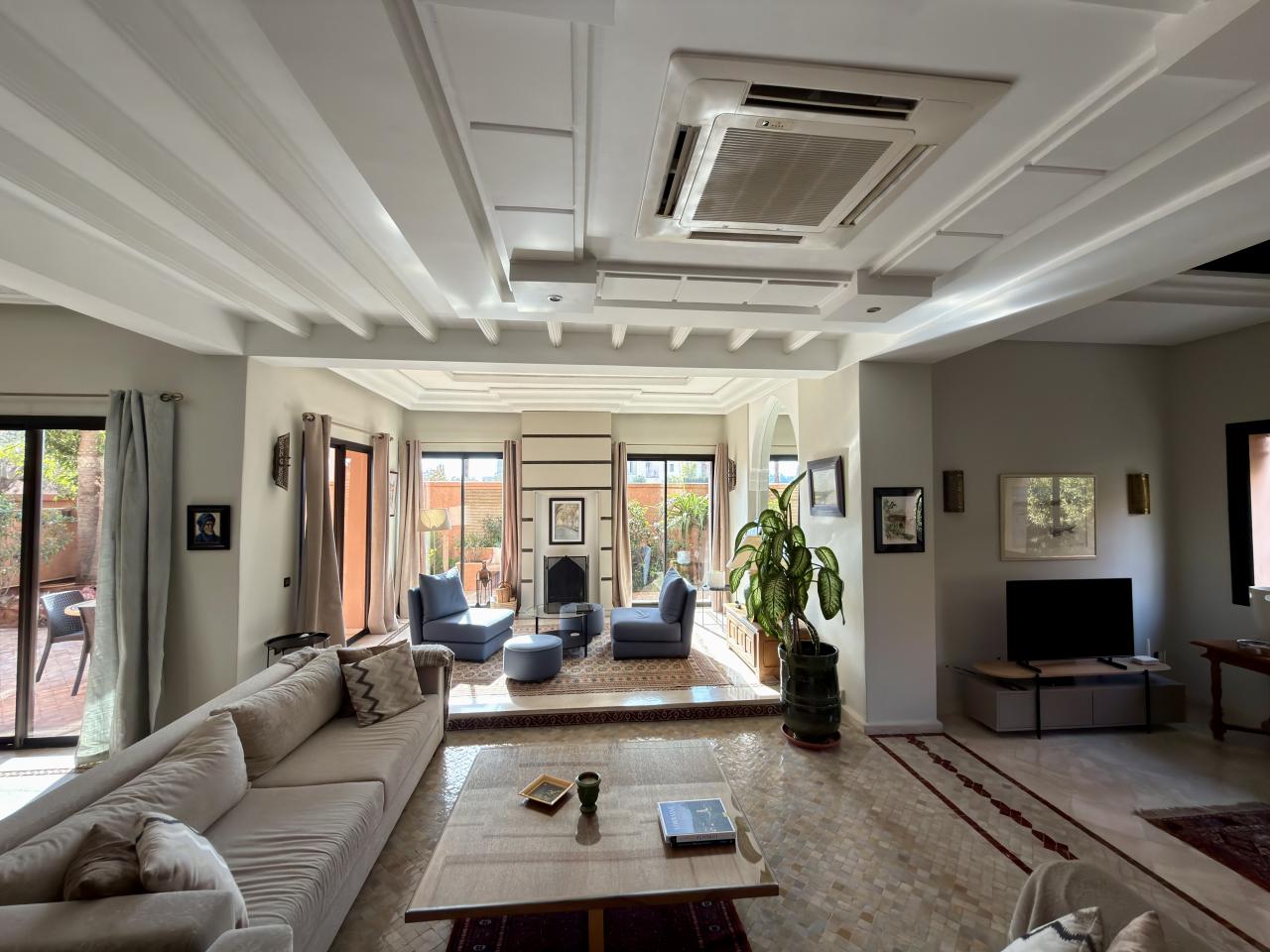 Villa 4 façades à vendre Route de Ouarzazate