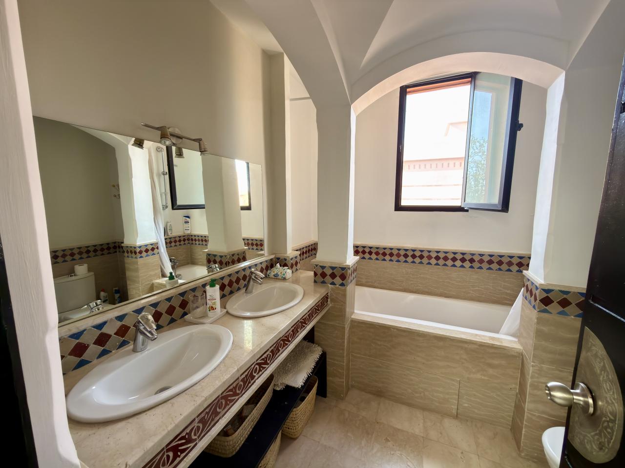 Villa 4 façades à vendre Route de Ouarzazate