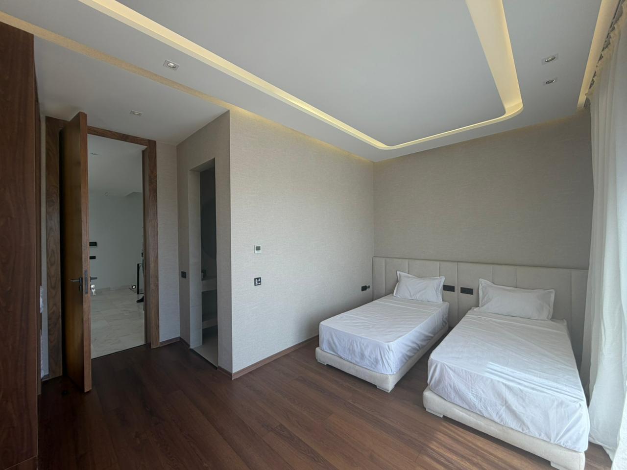 Villa 5 suites à vendre – Domaine golfique sécurisé Route de l’Ourika