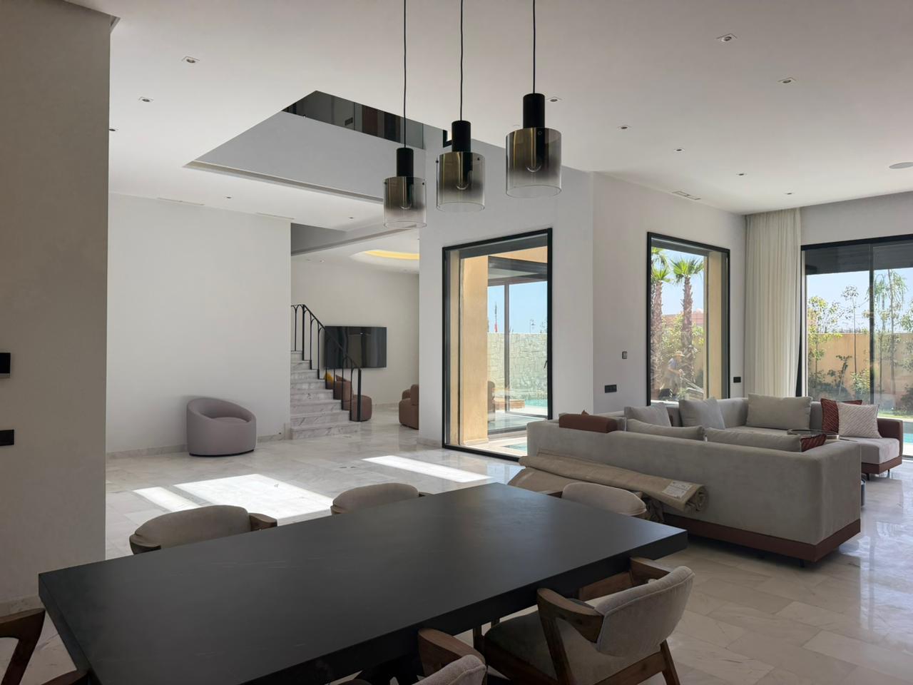 Villa 5 suites à vendre – Domaine golfique sécurisé Route de l’Ourika