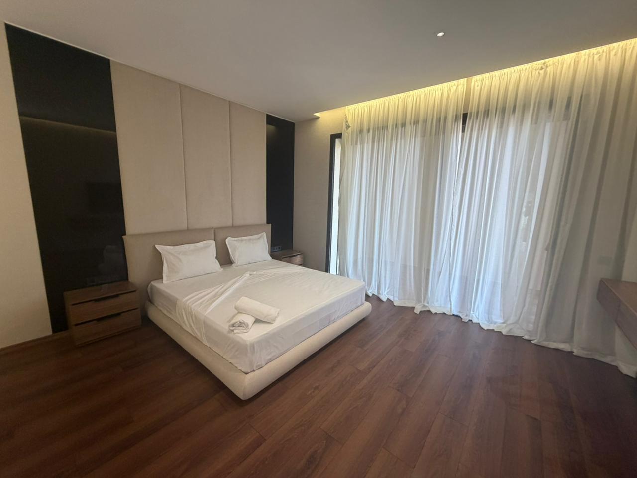 Villa 5 suites à vendre – Domaine golfique sécurisé Route de l’Ourika