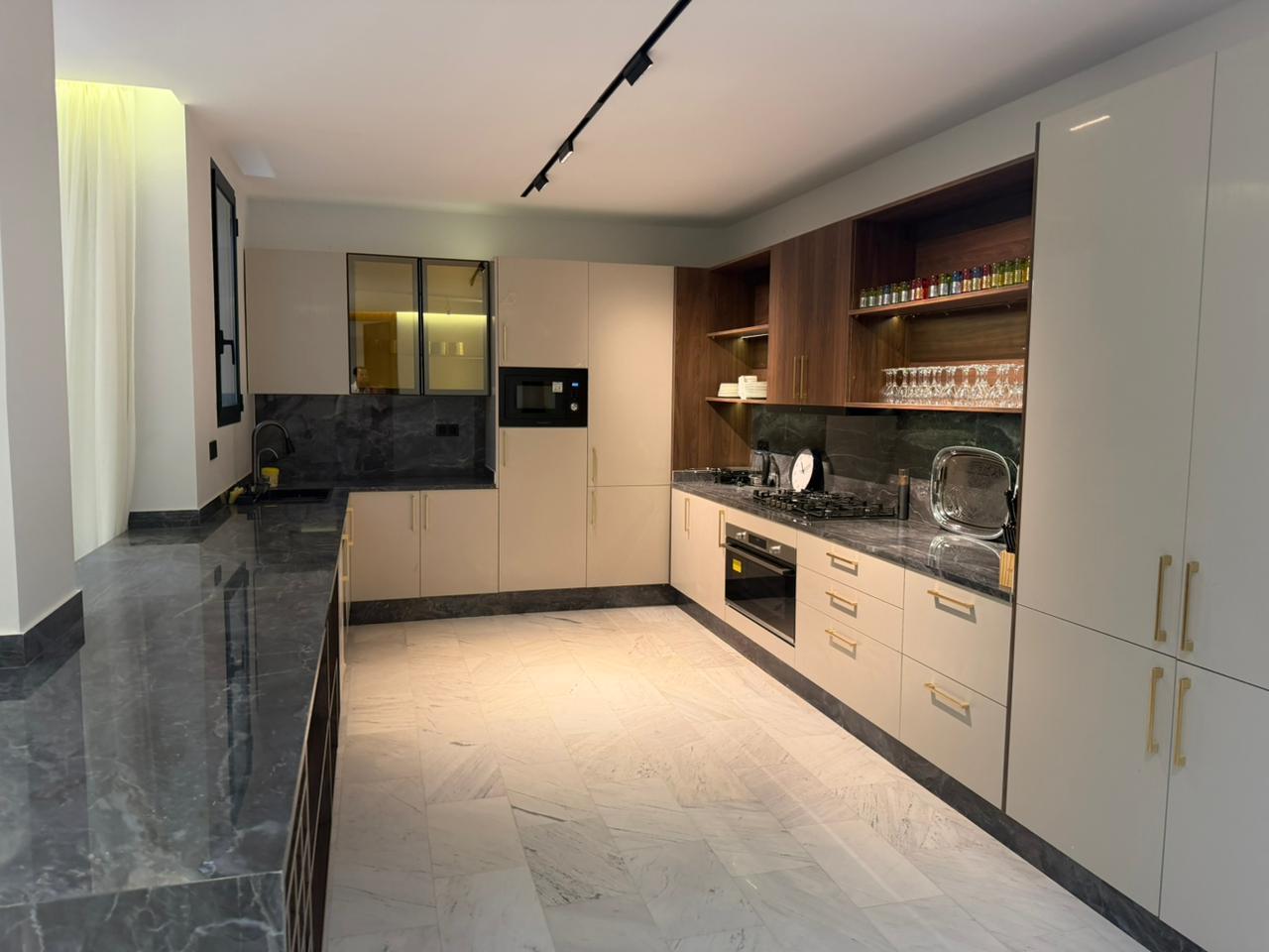 Villa 5 suites à vendre – Domaine golfique sécurisé Route de l’Ourika