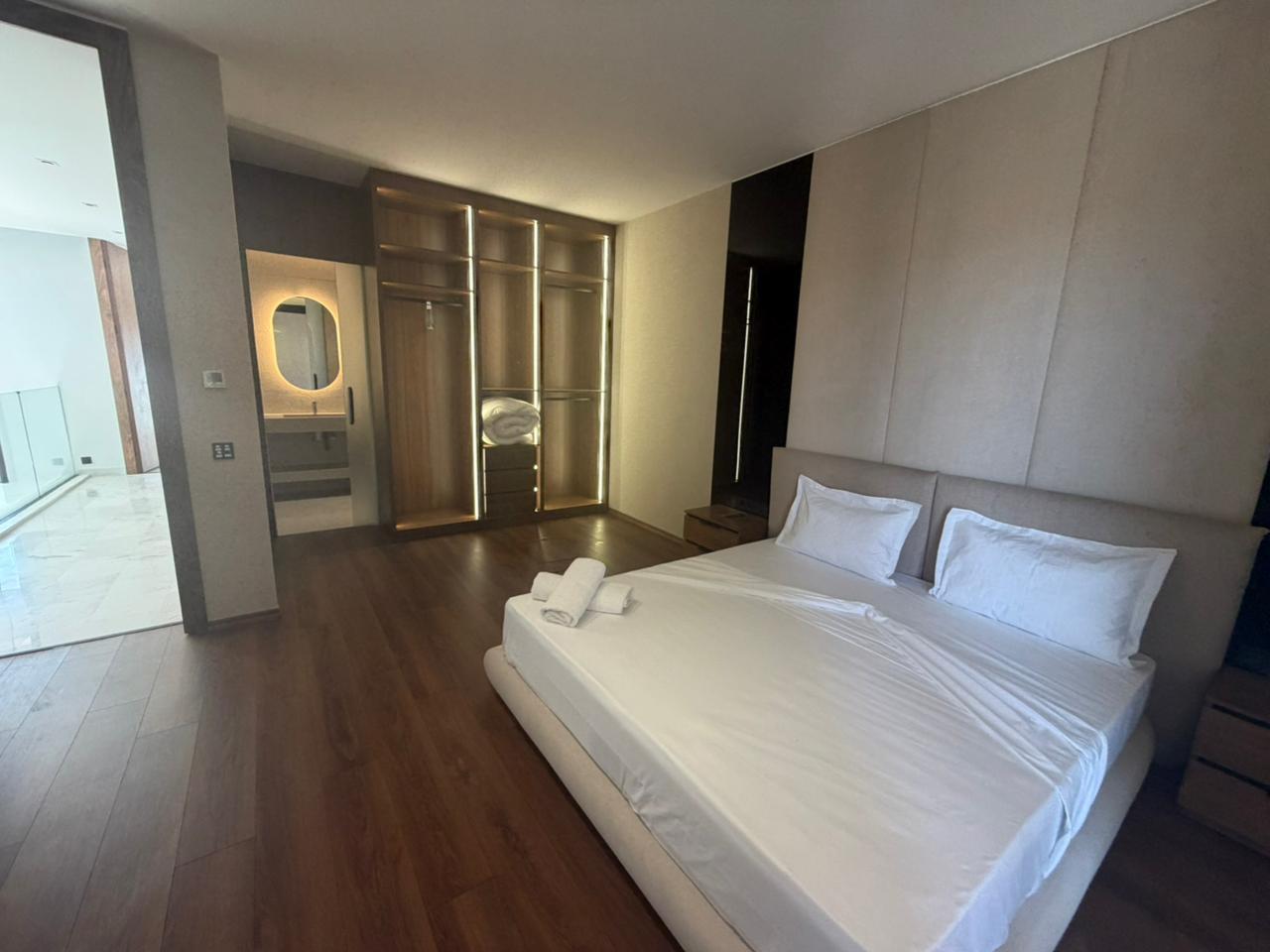 Villa 5 suites à vendre – Domaine golfique sécurisé Route de l’Ourika