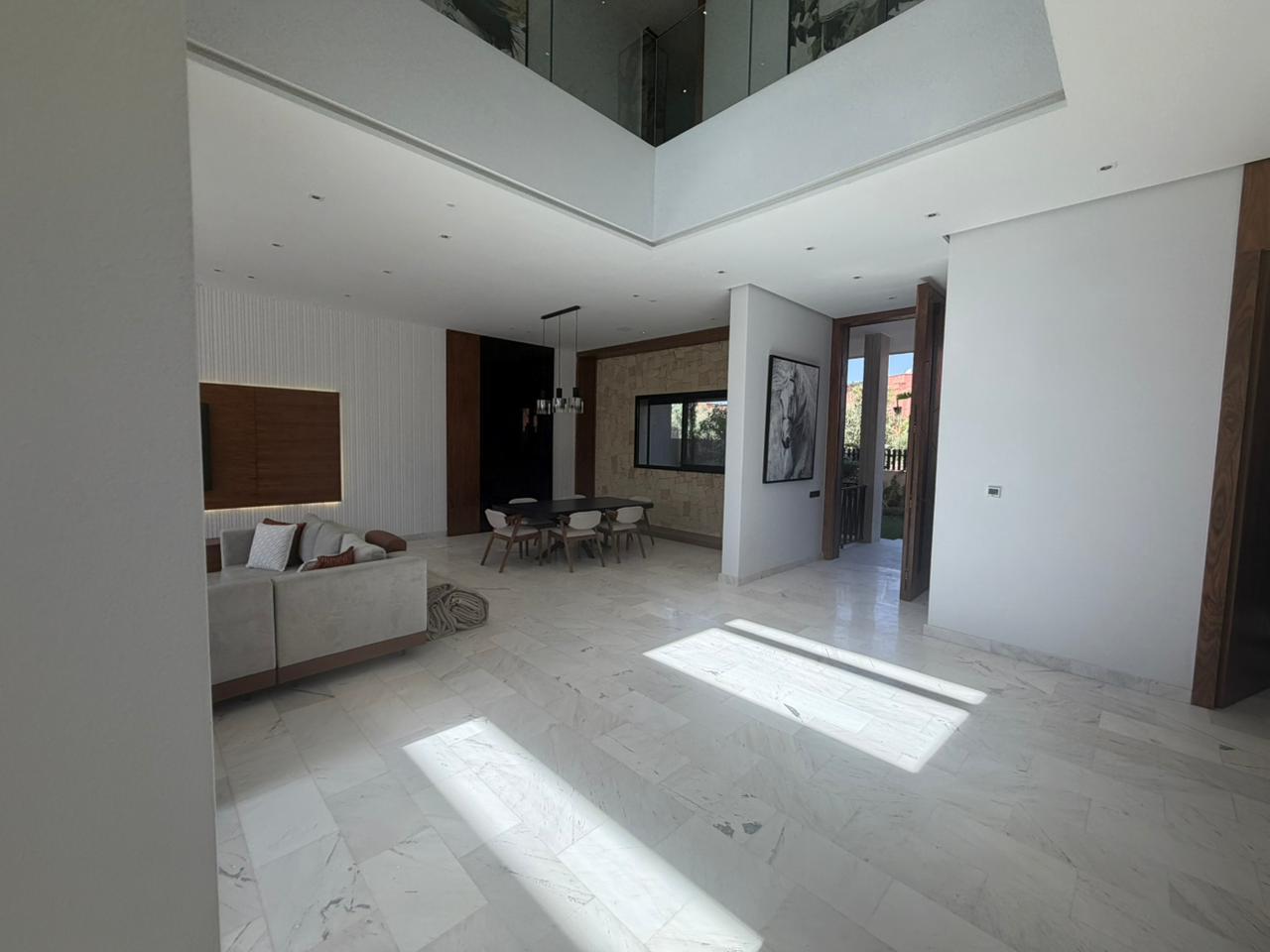 Villa 5 suites à vendre – Domaine golfique sécurisé Route de l’Ourika