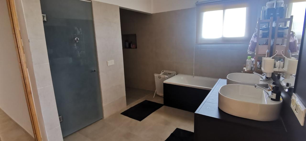 Villa 5 chambres à louer non meublée sur route de casa