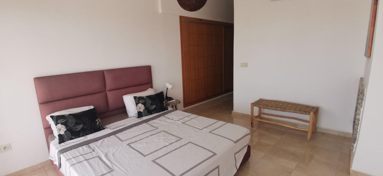 Villa 5 chambres à louer non meublée sur route de casa