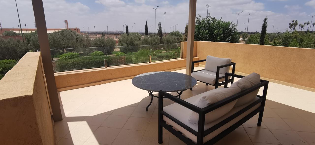 Villa 5 chambres à louer non meublée sur route de casa