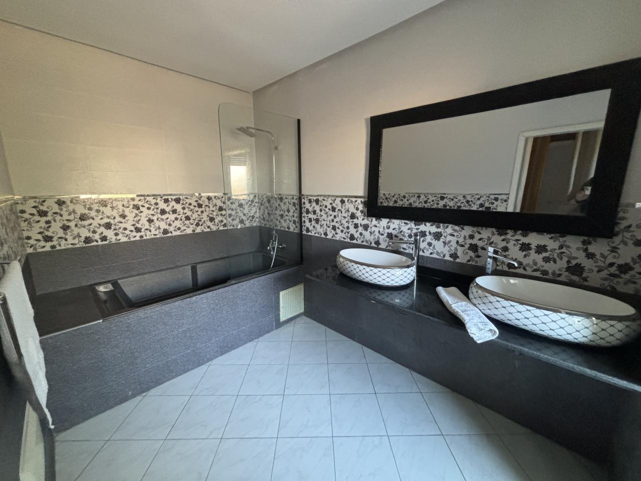 Spacieuse villa 8 chambres à louer à Targa