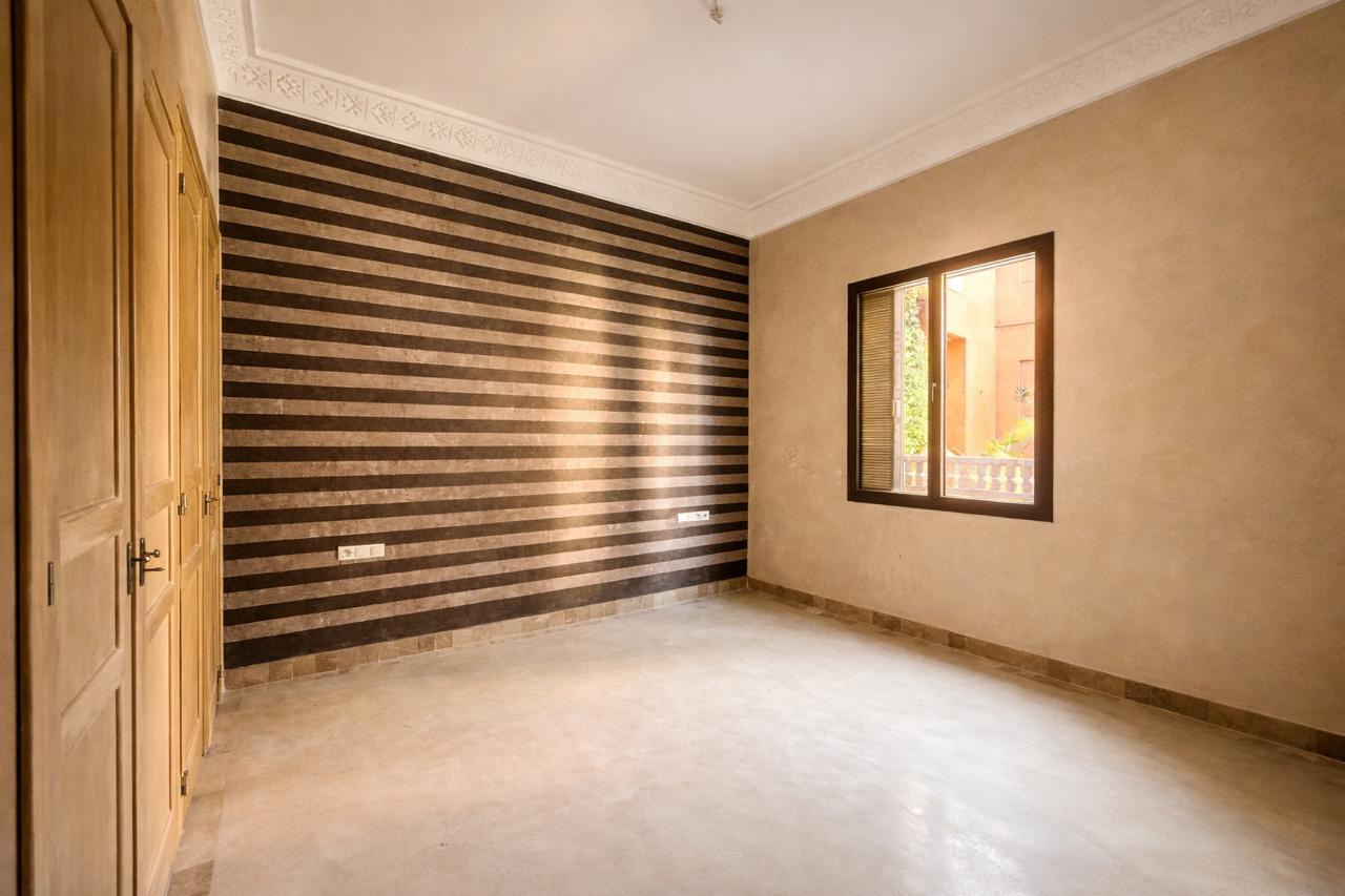 Magnifique Studio En Rez De Jardin À Vendre Fort Potentiel Locatif