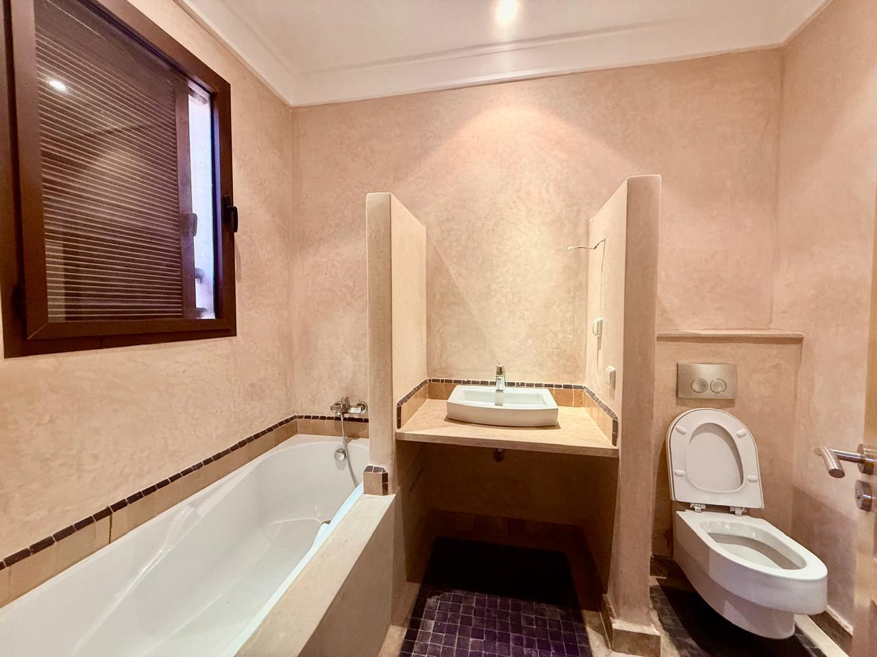 Magnifique Studio En Rez De Jardin À Vendre Fort Potentiel Locatif