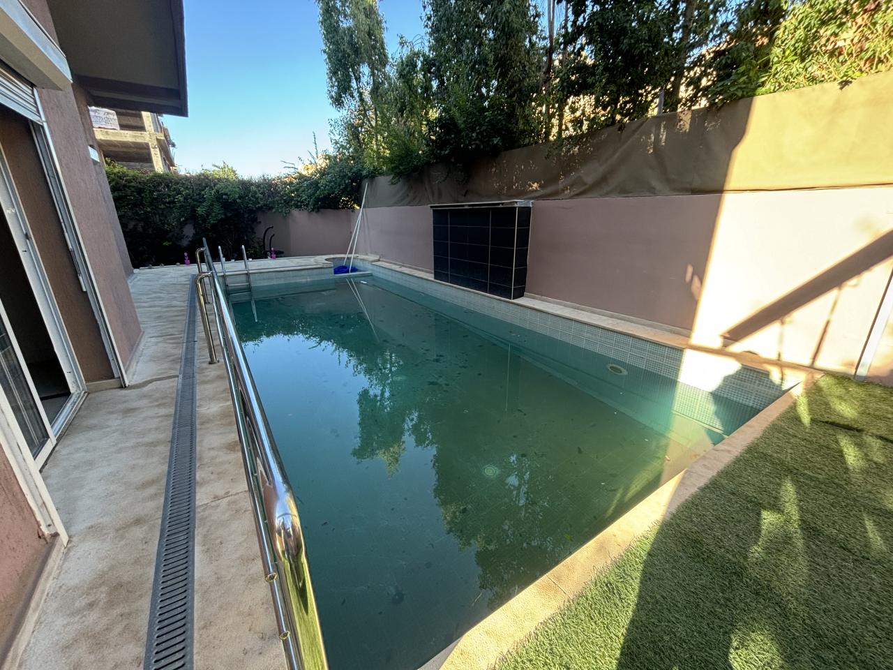 Spacieuse villa 8 chambres à louer à Targa