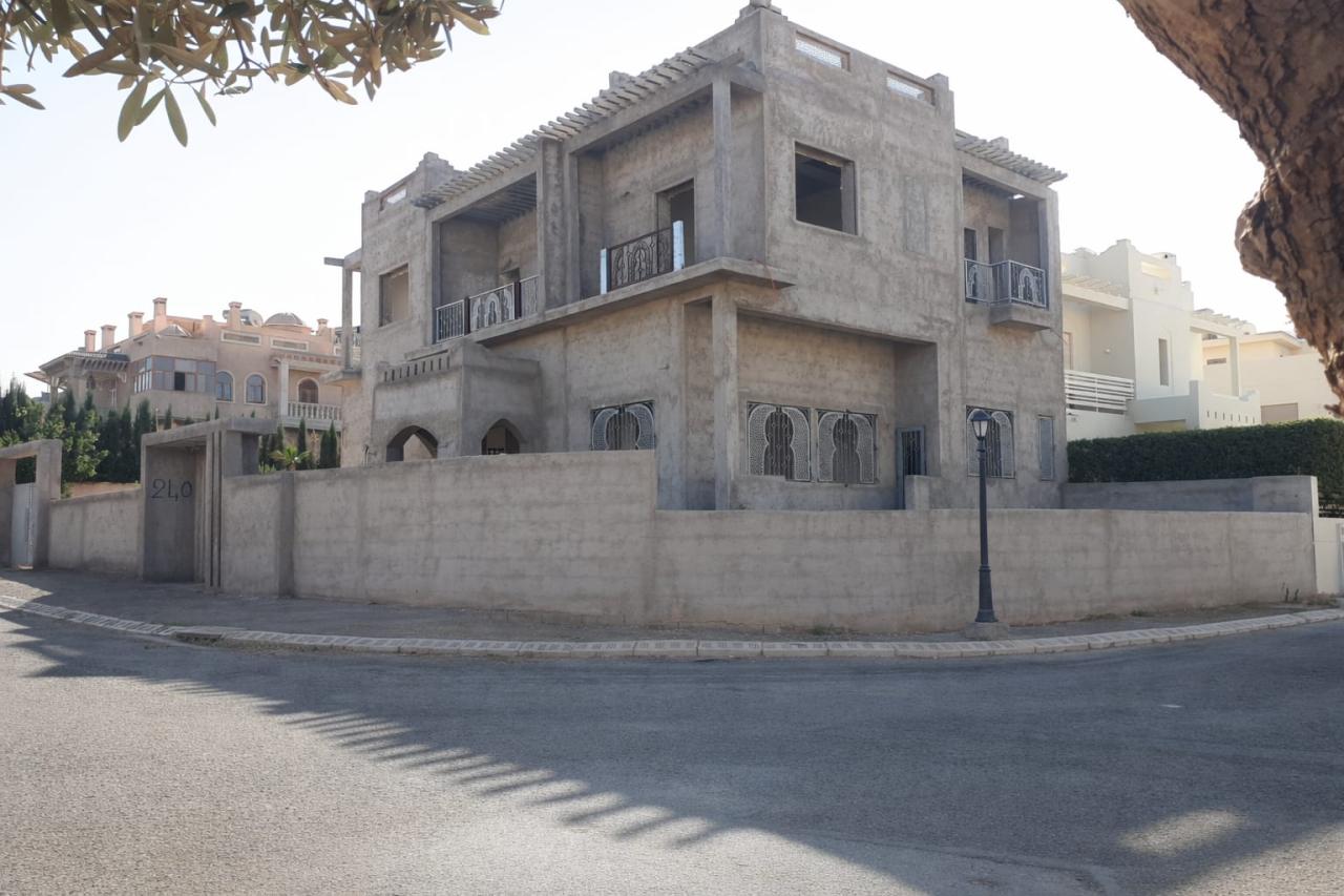 À Vendre - Villa Semi-Finie - 5 Chambres