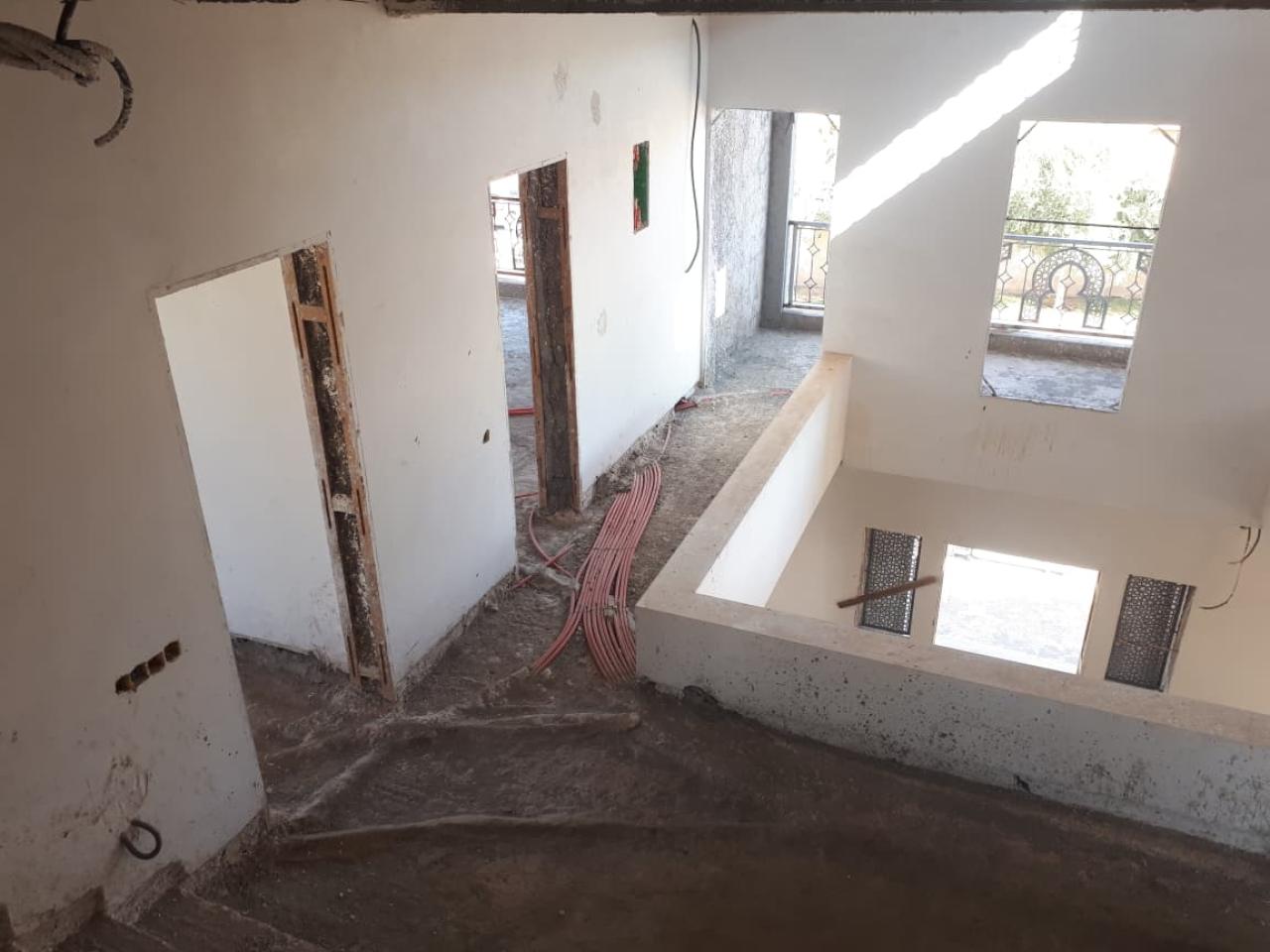 À Vendre - Villa Semi-Finie - 5 Chambres