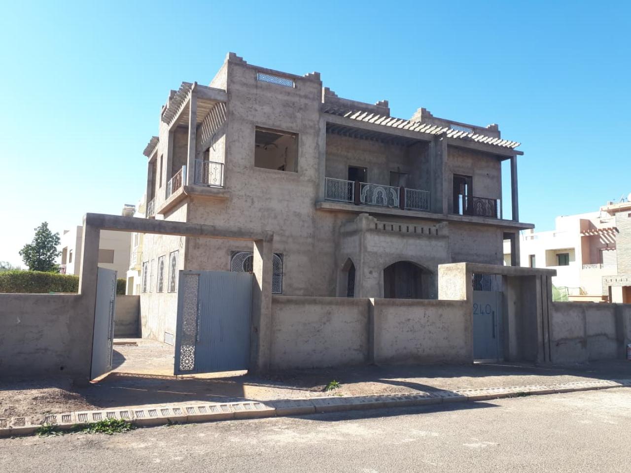 À Vendre - Villa Semi-Finie - 5 Chambres