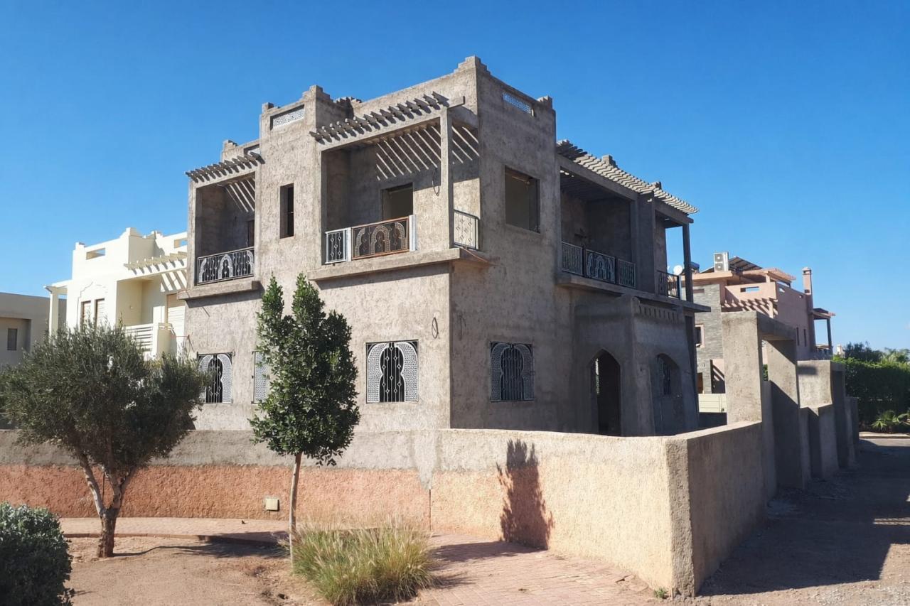 À Vendre - Villa Semi-Finie - 5 Chambres