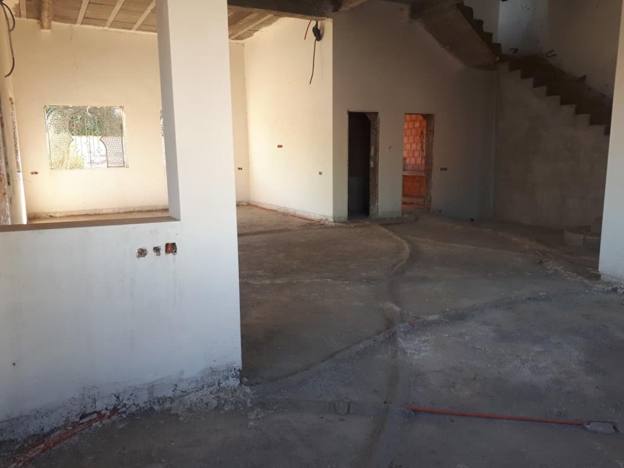 À Vendre - Villa Semi-Finie - 5 Chambres