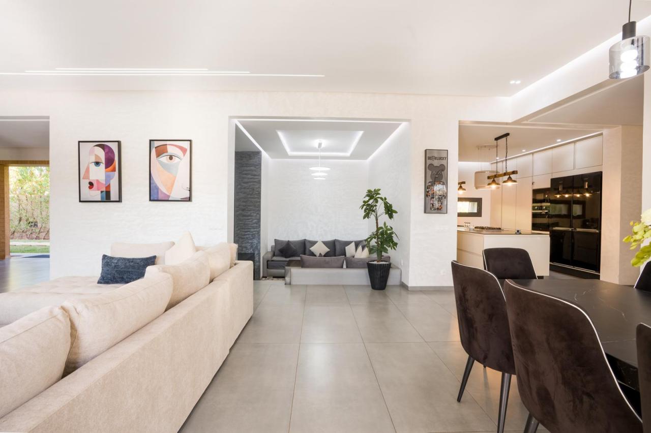 Villa De Luxe – 4 Suites Master – Piscine et Jardin Privatifs